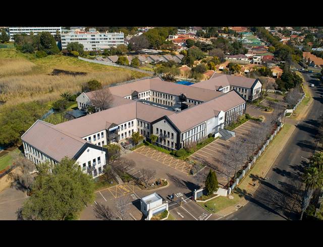 1,188M² OFFICE TO LET IN BEDFORD GARDENS
